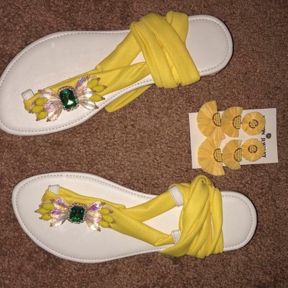 Holiday special 🎁 sandals earrings set